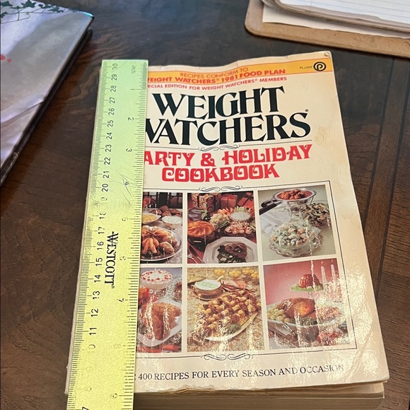 Vintage 1981 Weight Watchers Party & Holiday Cookbook - Red and Black Text - Picture 8 of 8